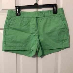 Vineyard vines everyday 3” short. Size 8